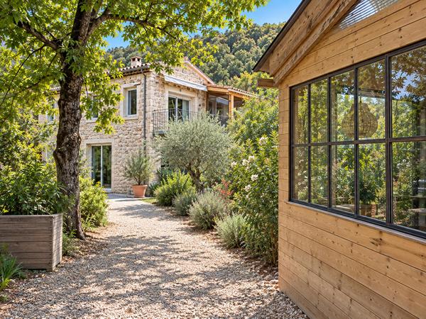 Maison rénovée avec appartement indépendant proche de la rivière