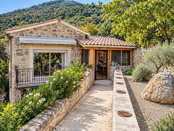 Maison rénovée avec appartement indépendant proche de la rivière