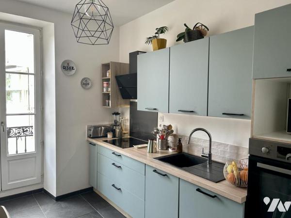 NANTES TALENSAC T3 rénové avec goût et entièrement sur parquet situé au 2ème étg s/asc 