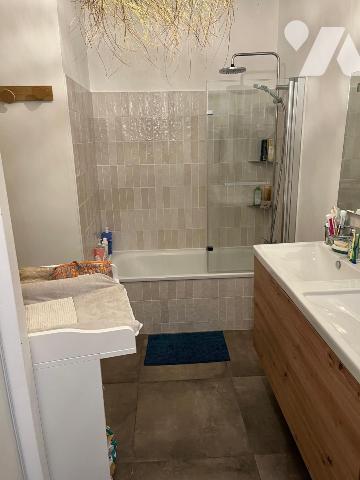 NANTES TALENSAC T3 rénové avec goût et entièrement sur parquet situé au 2ème étg s/asc 