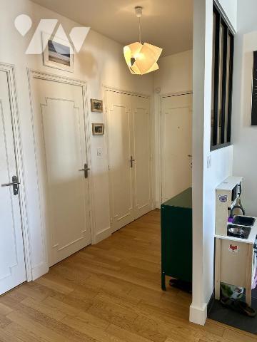 NANTES TALENSAC T3 rénové avec goût et entièrement sur parquet situé au 2ème étg s/asc 