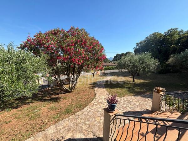 Maison de plain-pied de 240 m² à vendre LE CANNET DES MAURES (83), parcelle constructible détachable !!