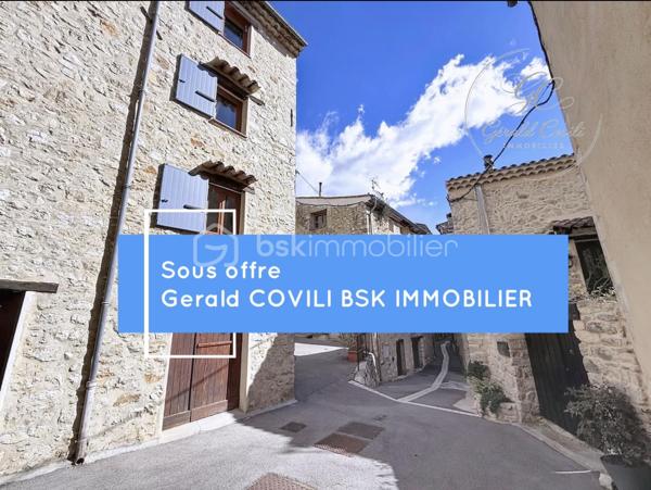 Nichée au cœur du village de Cipières, cette charmante maison en pierres d’environ 90 m² séduira les amateurs d’authenticité et de caractère.
Entièrement rénovée, elle ne nécessite aucun travaux et offre un cadre de vie à la fois confortable et chaleureux.

Édifiée sur plusieurs niveaux, la maison s’organise de manière fonctionnelle et conviviale. Au rez-de-chaussée, vous découvrirez une belle pièce de vie avec cuisine ouverte sur le salon, où le poêle à granulés apporte une atmosphère douce et accueillante.

Au premier étage, deux chambres en enfilade composent l’espace nuit, accompagnées d’une première salle d’eau.
Le dernier niveau accueille une spacieuse suite parentale, bénéficiant de sa propre salle d’eau avec WC, d’une belle hauteur sous plafond et de magnifiques poutres apparentes qui renforcent le cachet de la maison.

En complément, une cave d’environ 30 m² offre un espace de stockage appréciable ou un potentiel d’aménagement supplémentaire.

À l’extérieur, un véritable atout vient compléter ce bien : un bâtiment annexe aménagé en salle de réception d’environ 21 m², équipé d’un four à pizza, idéal pour partager des moments conviviaux en famille ou entre amis. Au-dessus, une spacieuse terrasse d’environ 30 m² vous permettra de profiter pleinement des beaux jours.

Ce bien rare allie le charme de l’ancien et le confort moderne, et conviendra aussi bien pour une résidence principale que secondaire.

Bien proposé en exclusivité par Gérald COVILI – BSK Immobilier.
Bien rare sur le secteur – à découvrir sans tarder.

Dossier complet et visite sur demande.
Contact : Gérald COVILI – 06 14 42 87 03