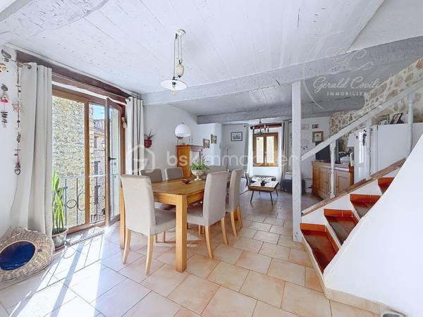 Nichée au cœur du village de Cipières, cette charmante maison en pierres d’environ 90 m² séduira les amateurs d’authenticité et de caractère.
Entièrement rénovée, elle ne nécessite aucun travaux et offre un cadre de vie à la fois confortable et chaleureux.

Édifiée sur plusieurs niveaux, la maison s’organise de manière fonctionnelle et conviviale. Au rez-de-chaussée, vous découvrirez une belle pièce de vie avec cuisine ouverte sur le salon, où le poêle à granulés apporte une atmosphère douce et accueillante.

Au premier étage, deux chambres en enfilade composent l’espace nuit, accompagnées d’une première salle d’eau.
Le dernier niveau accueille une spacieuse suite parentale, bénéficiant de sa propre salle d’eau avec WC, d’une belle hauteur sous plafond et de magnifiques poutres apparentes qui renforcent le cachet de la maison.

En complément, une cave d’environ 30 m² offre un espace de stockage appréciable ou un potentiel d’aménagement supplémentaire.

À l’extérieur, un véritable atout vient compléter ce bien : un bâtiment annexe aménagé en salle de réception d’environ 21 m², équipé d’un four à pizza, idéal pour partager des moments conviviaux en famille ou entre amis. Au-dessus, une spacieuse terrasse d’environ 30 m² vous permettra de profiter pleinement des beaux jours.

Ce bien rare allie le charme de l’ancien et le confort moderne, et conviendra aussi bien pour une résidence principale que secondaire.

Bien proposé en exclusivité par Gérald COVILI – BSK Immobilier.
Bien rare sur le secteur – à découvrir sans tarder.

Dossier complet et visite sur demande.
Contact : Gérald COVILI – 06 14 42 87 03