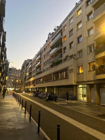 Parking sécurisé Paris 17e – métro Guy Môquet