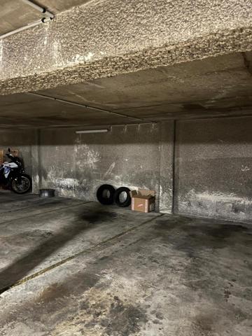 Parking sécurisé Paris 17e – métro Guy Môquet