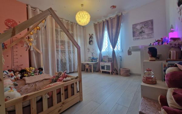 Maison à vendre    5 pièces • 147 m2 Vaires-sur-Marne