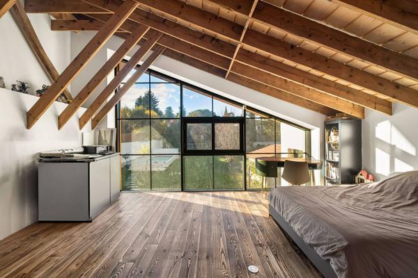 La renaissance d’une usine en maison d’architecte au coeur de Charly