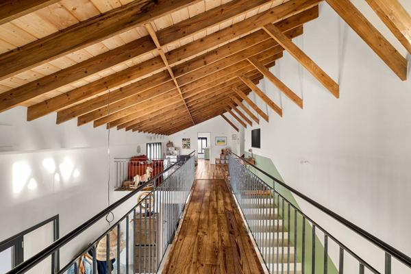 La renaissance d’une usine en maison d’architecte au coeur de Charly