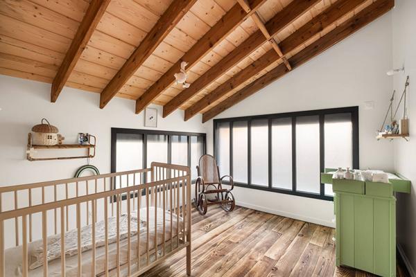 La renaissance d’une usine en maison d’architecte au coeur de Charly