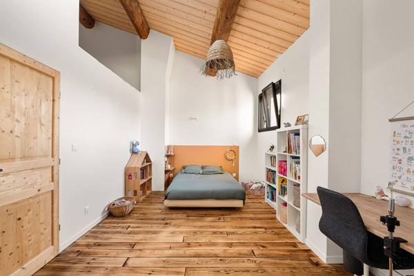 La renaissance d’une usine en maison d’architecte au coeur de Charly