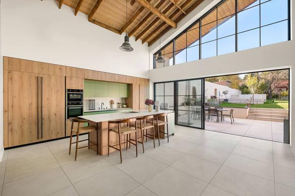 La renaissance d’une usine en maison d’architecte au coeur de Charly