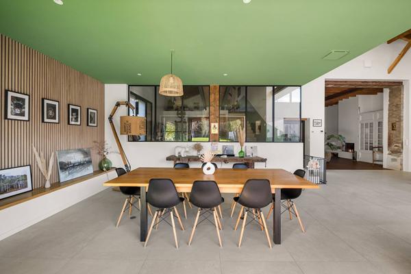 La renaissance d’une usine en maison d’architecte au coeur de Charly