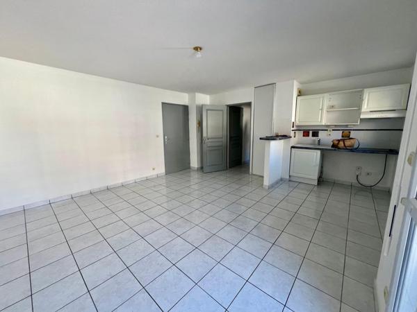 Appartement T2 Lycée Bon Secours, (extérieur, parking privé et cave)