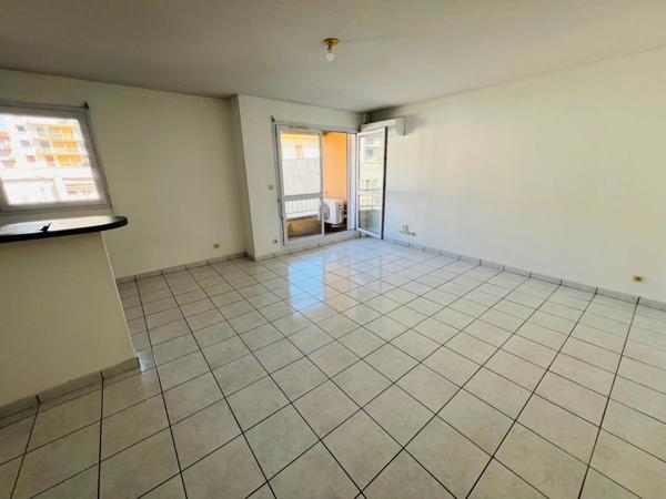 Appartement T2 Lycée Bon Secours, (extérieur, parking privé et cave)