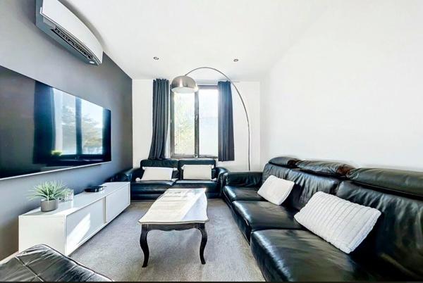 Draguignan Côte d'Azur- villa contemporaine + appartement- piscine grand garage