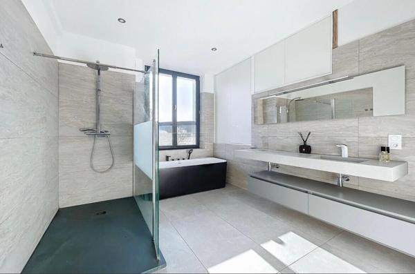 Draguignan Côte d'Azur- villa contemporaine + appartement- piscine grand garage
