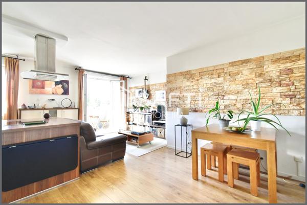 Appartement 2 chambres avec balcon, cave et parkings