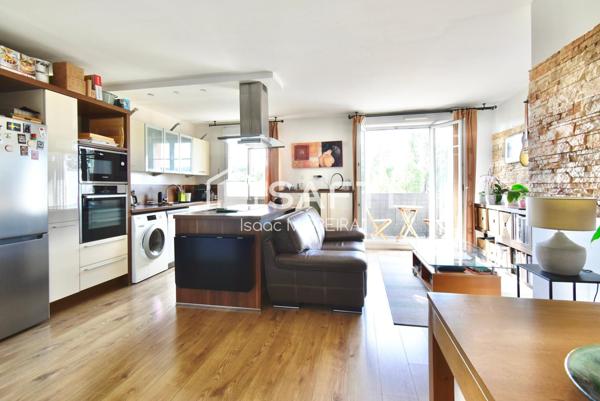 Appartement 2 chambres avec balcon, cave et parkings