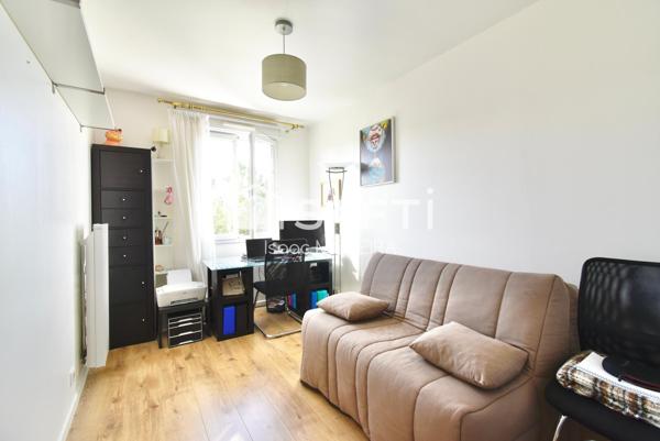 Appartement 2 chambres avec balcon, cave et parkings