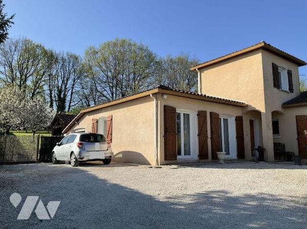 A VENDRE : Située entre SOUILLAC et GOURDON  (Lot - 46)  : Maison de plain-pied avec pigeonnier...