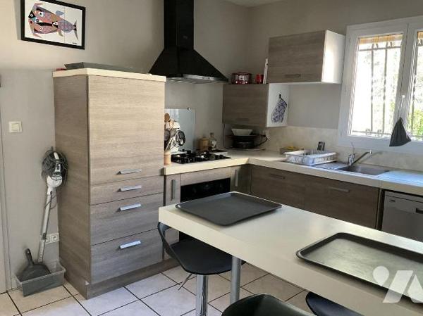 A VENDRE : Située entre SOUILLAC et GOURDON  (Lot - 46)  : Maison de plain-pied avec pigeonnier...
