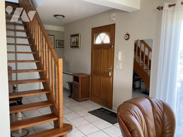 A VENDRE : Située entre SOUILLAC et GOURDON  (Lot - 46)  : Maison de plain-pied avec pigeonnier...