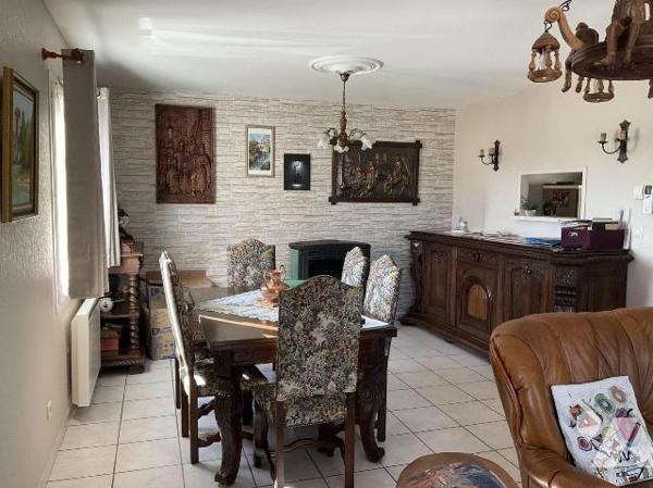 A VENDRE : Située entre SOUILLAC et GOURDON  (Lot - 46)  : Maison de plain-pied avec pigeonnier...