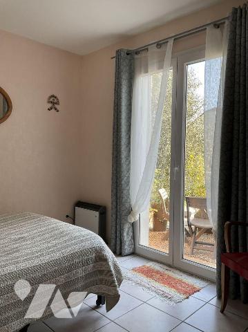 A VENDRE : Située entre SOUILLAC et GOURDON  (Lot - 46)  : Maison de plain-pied avec pigeonnier...