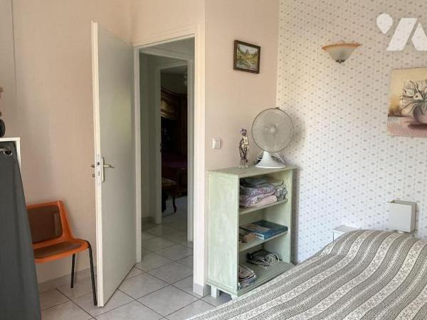 A VENDRE : Située entre SOUILLAC et GOURDON  (Lot - 46)  : Maison de plain-pied avec pigeonnier...
