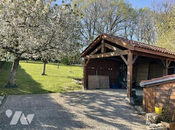 A VENDRE : Située entre SOUILLAC et GOURDON  (Lot - 46)  : Maison de plain-pied avec pigeonnier...