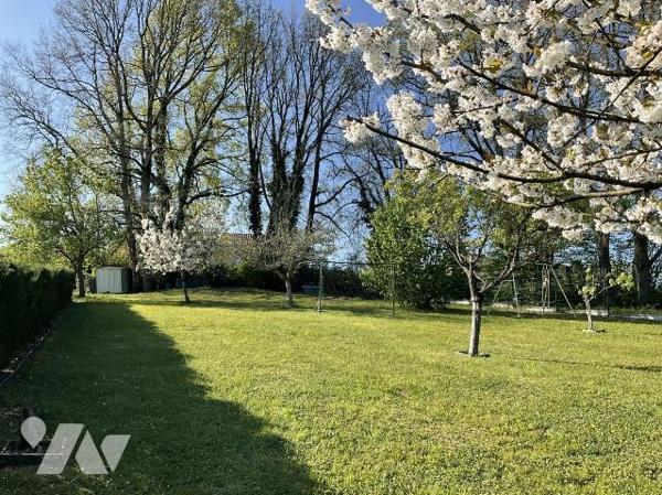 A VENDRE : Située entre SOUILLAC et GOURDON  (Lot - 46)  : Maison de plain-pied avec pigeonnier...