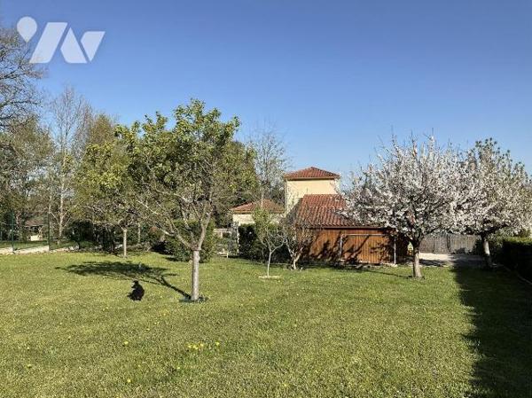 A VENDRE : Située entre SOUILLAC et GOURDON  (Lot - 46)  : Maison de plain-pied avec pigeonnier...