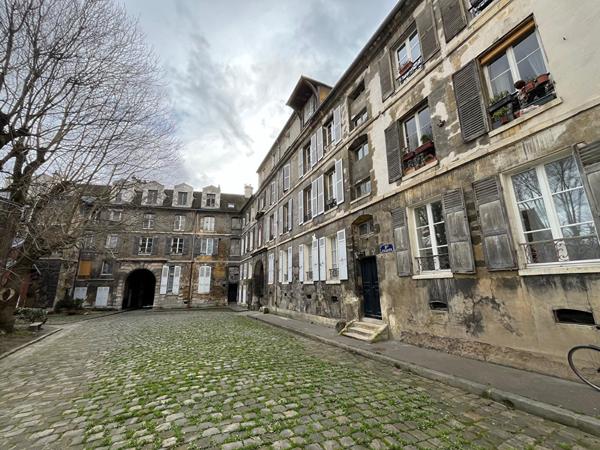 À louer F2 meublé de 65 m² au sein d'un lieu d'exception à SAINT-DENIS