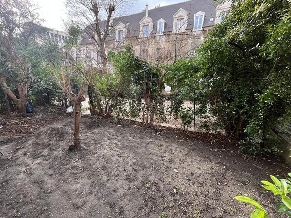 À louer F2 meublé de 65 m² au sein d'un lieu d'exception à SAINT-DENIS