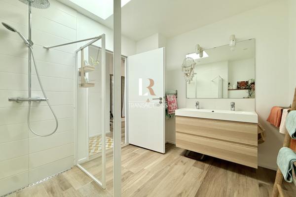 Maison 8 pièce(s) 5 chambre(s) 202 m²