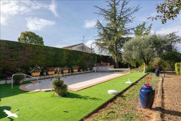 Maison à vendre |  Barbezieux-Saint-Hilaire |  11 pièces | 408 m²