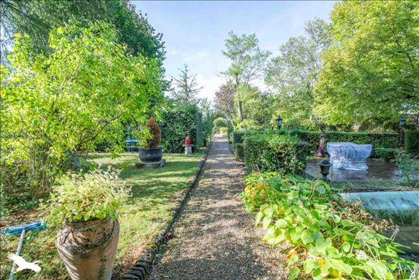 Maison à vendre |  Barbezieux-Saint-Hilaire |  11 pièces | 408 m²