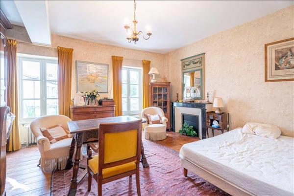 Maison à vendre |  Barbezieux-Saint-Hilaire |  11 pièces | 408 m²