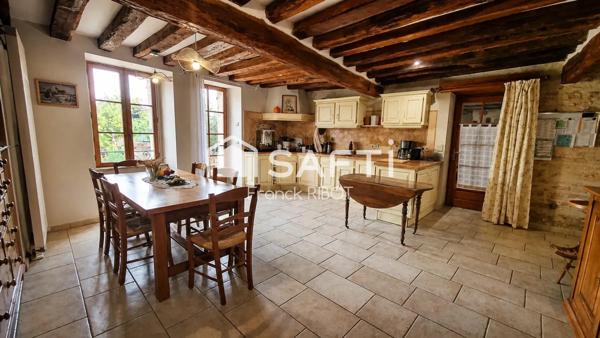 Belle maison en pierre rénovée de 215m2 avec terasse et jardin