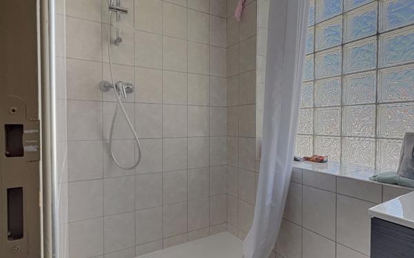 Immeuble à vendre    9 pièces • 213,17 m2 Genlis