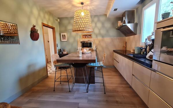 Maison à vendre    8 pièces • 230 m2 Rochefort-du-Gard