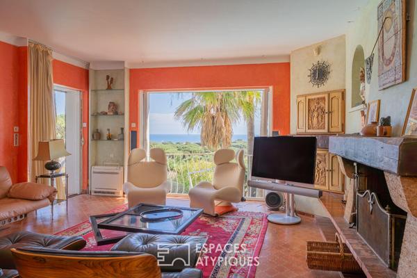 Villa singulière avec piscine à débordement et très belle vue mer