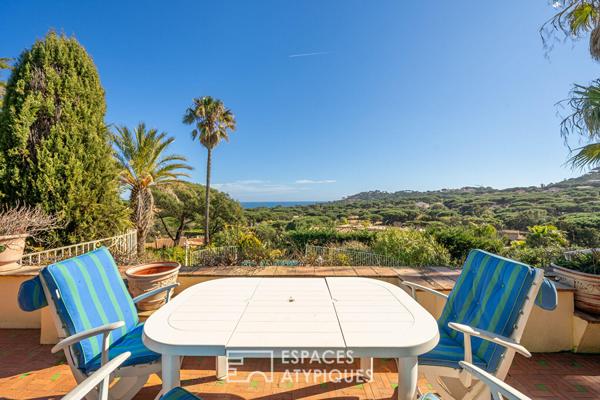 Villa singulière avec piscine à débordement et très belle vue mer