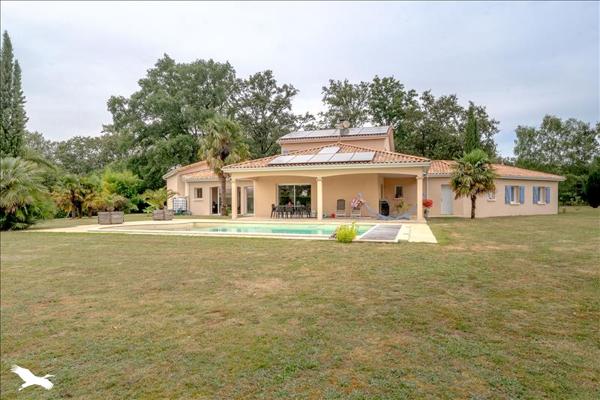 Maison à vendre |  Brigueuil |  6 pièces | 225 m²