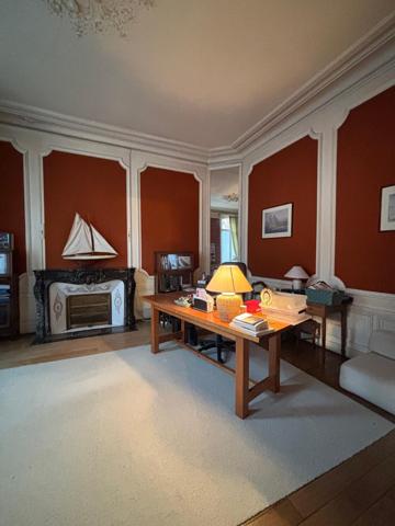 Élégant hôtel particulier implanté sur une superbe parcelle de 1 560 m².