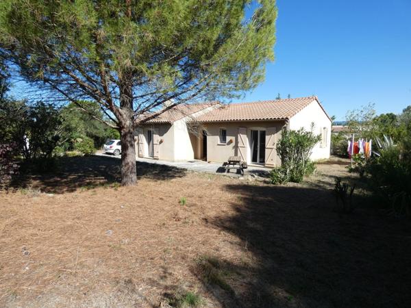 Villa 4 faces plain pied 100m² avec garage sur terrain piscinable de 859m²