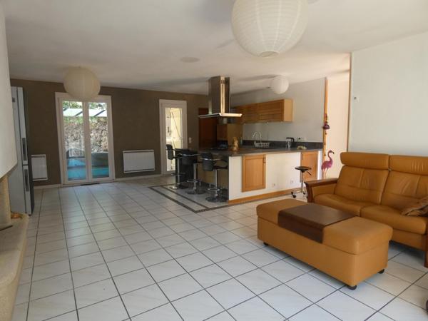 Villa 4 faces plain pied 100m² avec garage sur terrain piscinable de 859m²