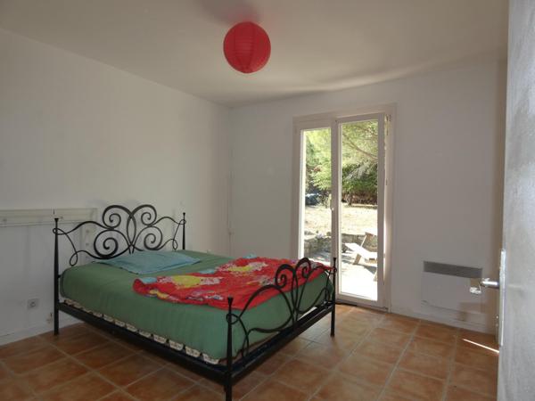 Villa 4 faces plain pied 100m² avec garage sur terrain piscinable de 859m²