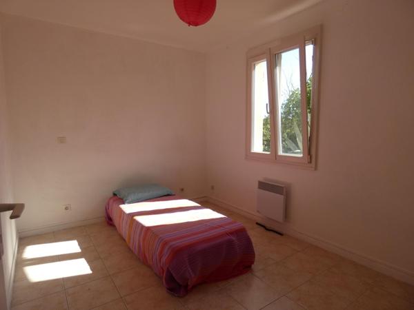 Villa 4 faces plain pied 100m² avec garage sur terrain piscinable de 859m²